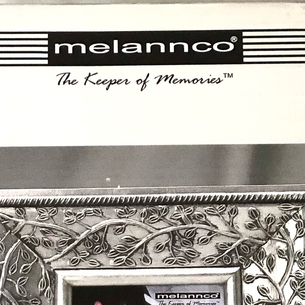 Melannco Vintage 5x7 Wide Border Wood Frame with Antique Silver Finish - Picture 2 of 4
